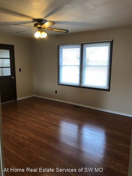 3231 W Olive St - Photo 3 of 15