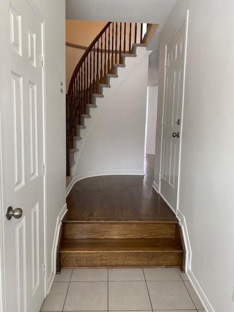 346 Rolling Meadow Crescent - Photo 2 of 18
