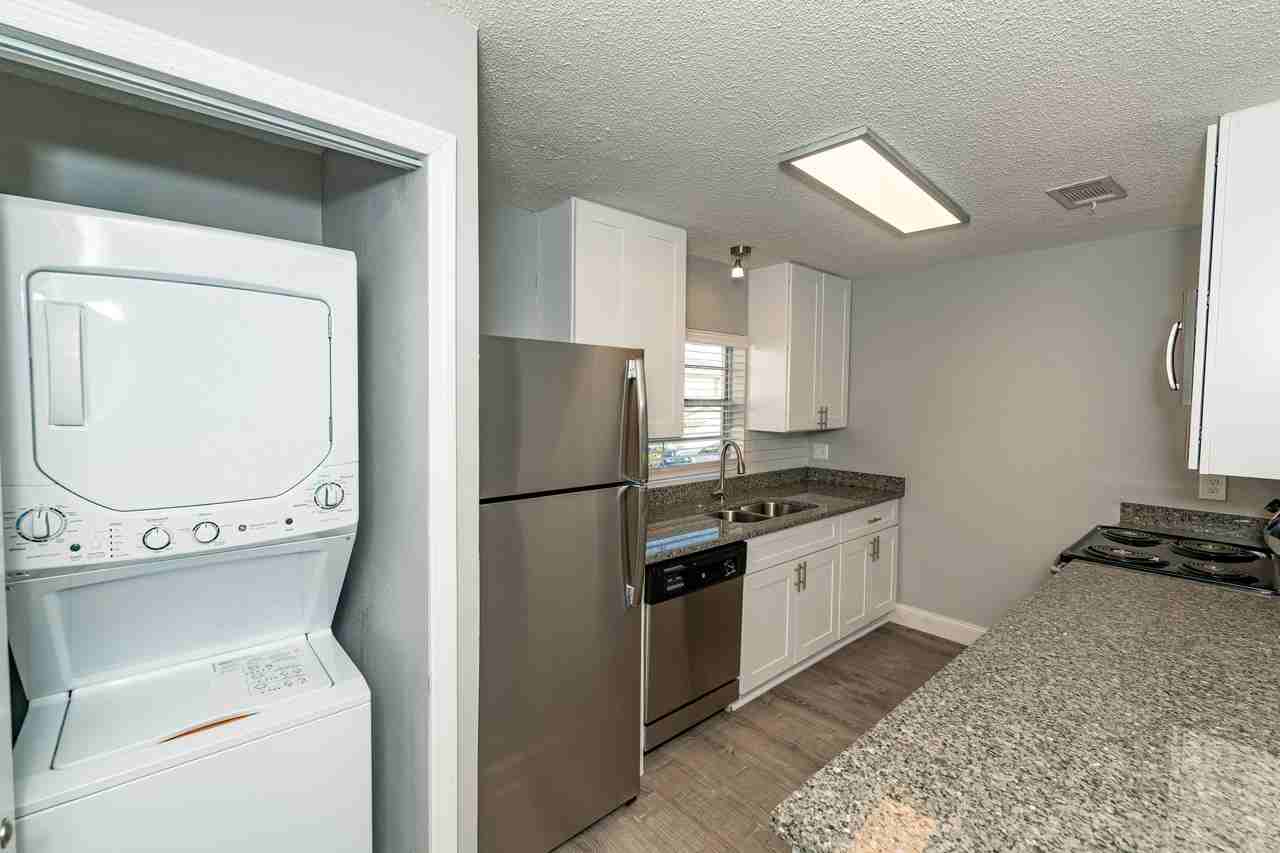 Seaside Apartments - Photo 4 of 30