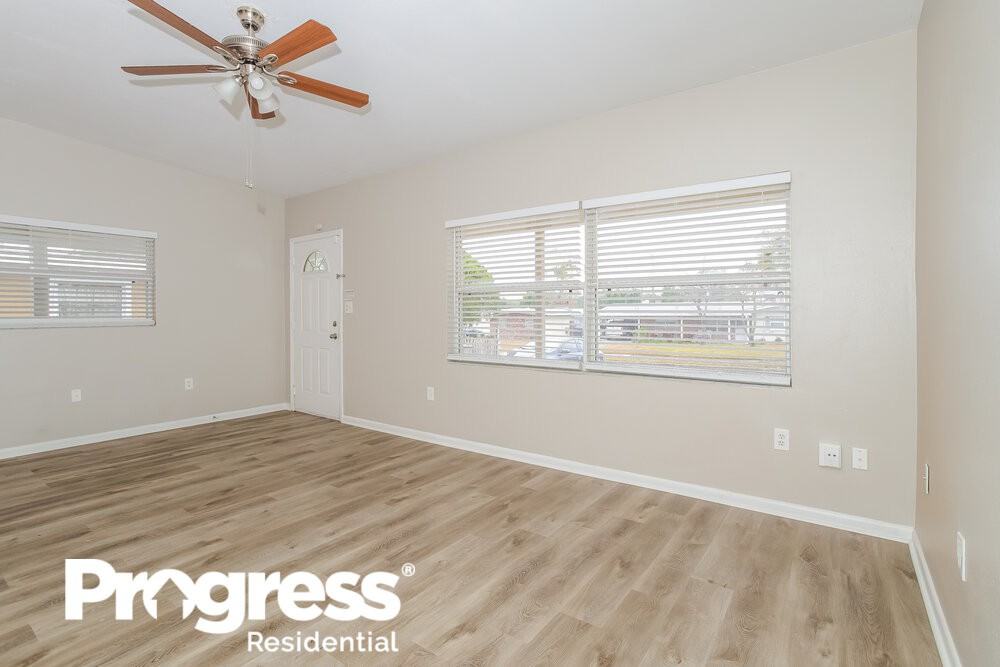 1720 N Hudson St - Photo 3 of 16