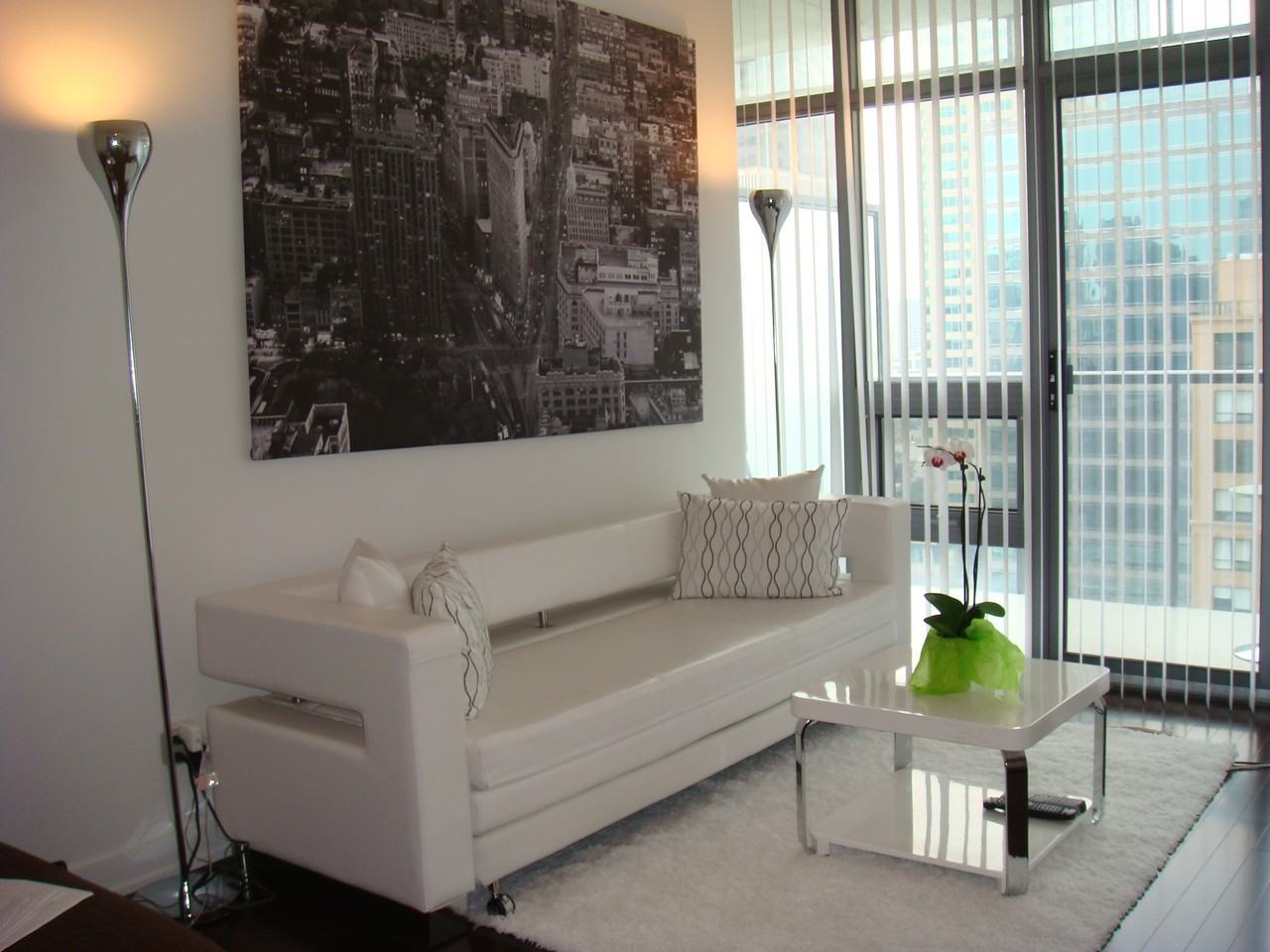 33 Charles Street East - Photo 2 of 15