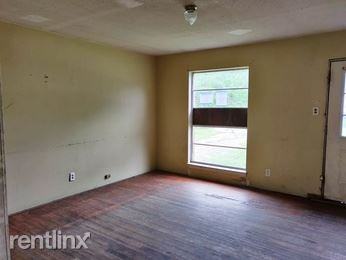 515 Mcbride Cir N - Photo 2 of 10