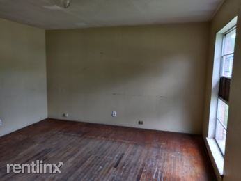 515 Mcbride Cir N - Photo 3 of 10