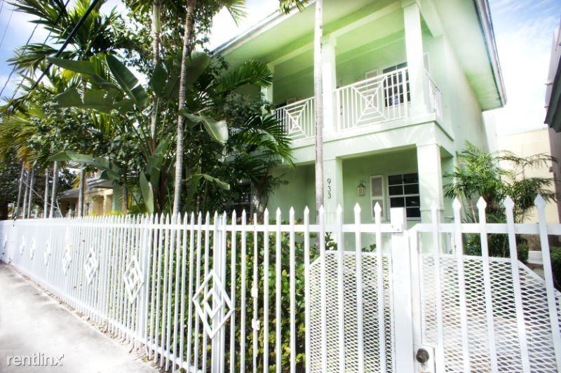 933 Sw 11th St - Photo 2 of 27