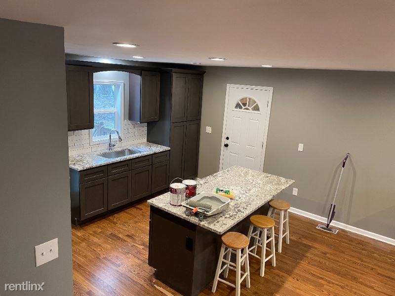 9914 England Dr - Photo 3 of 24