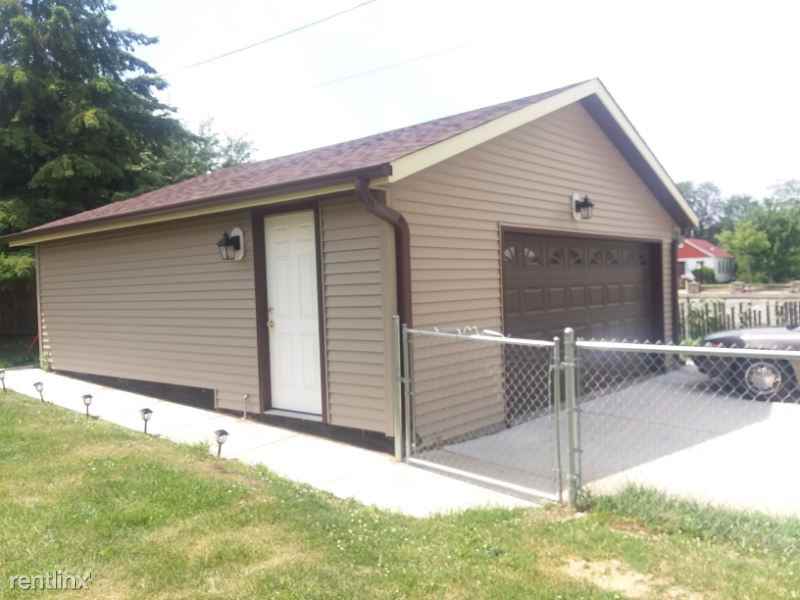 1305 S 61st St - Photo 2 of 7