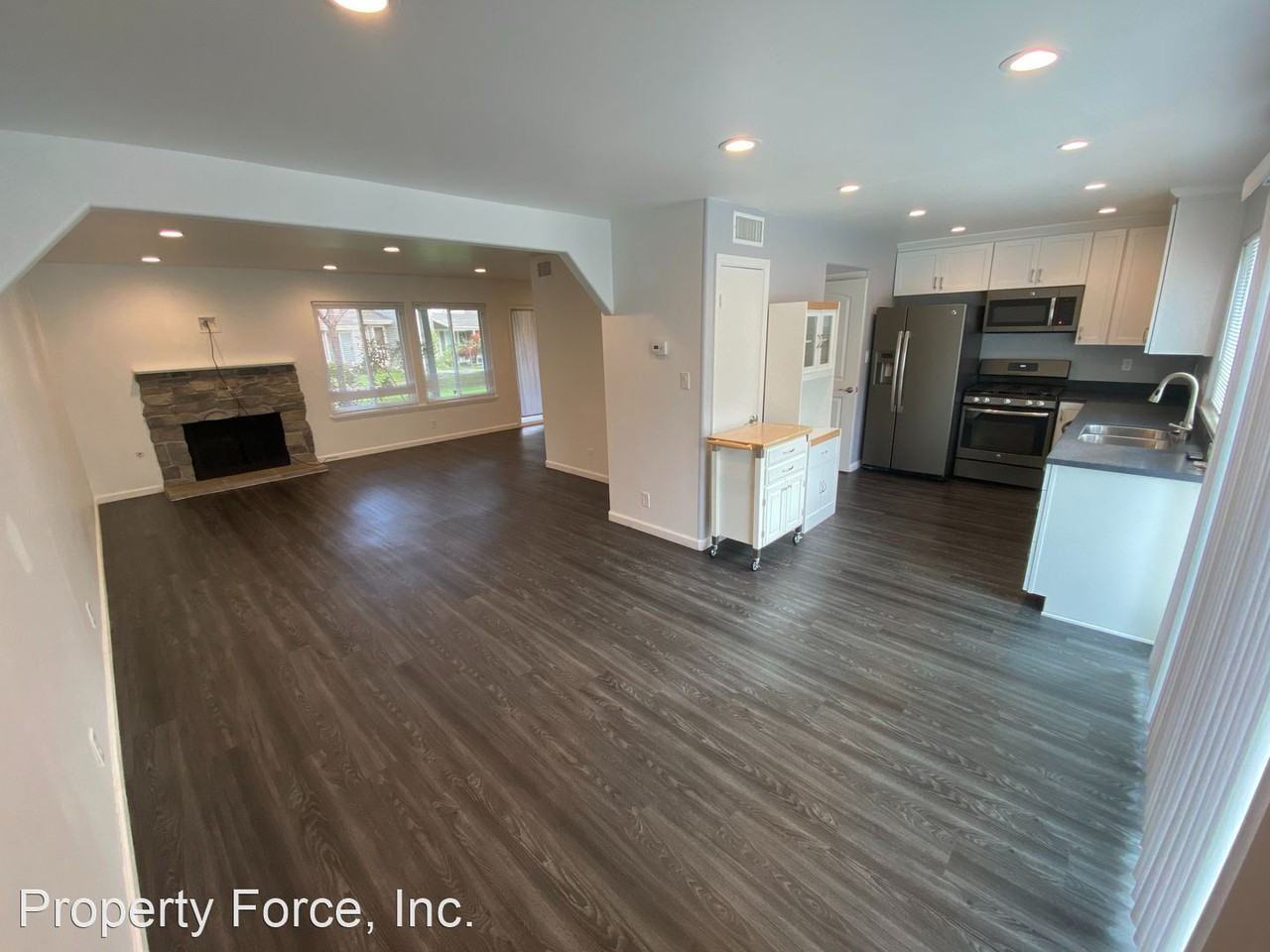 371 Catamaran St - Photo 2 of 23