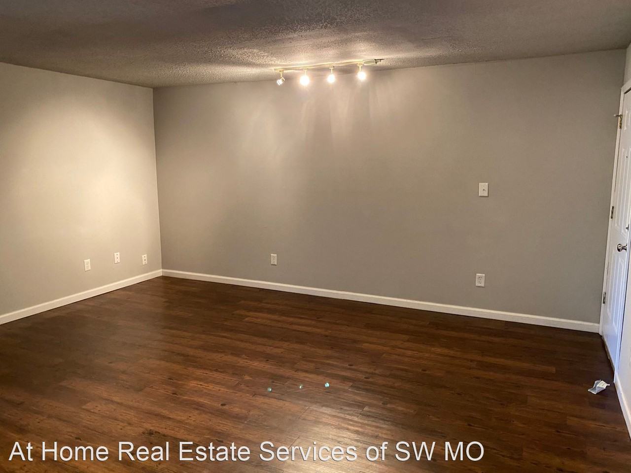 712 E Sunshine - Photo 2 of 9