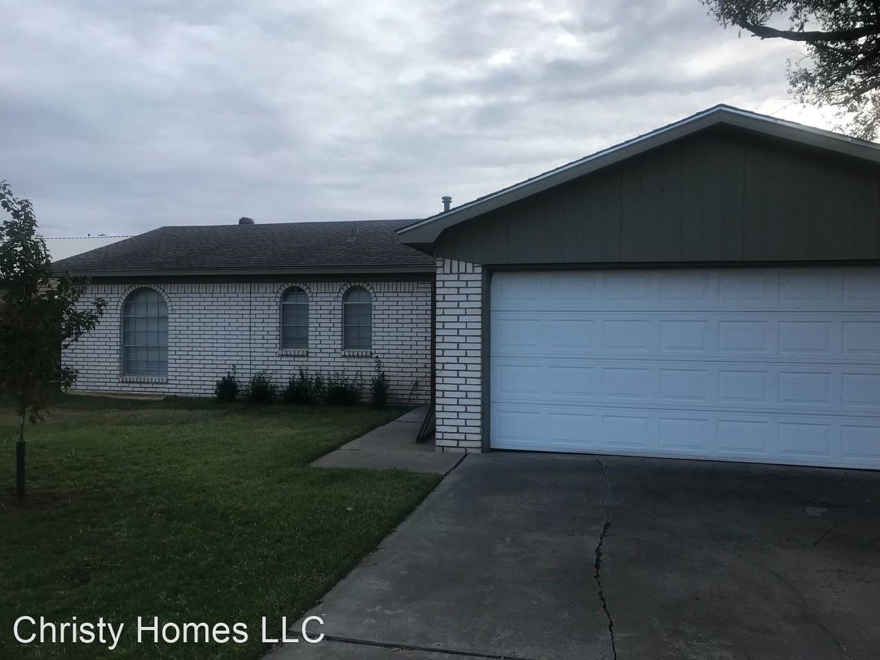 3215 Wind Song Dr - Photo 2 of 12