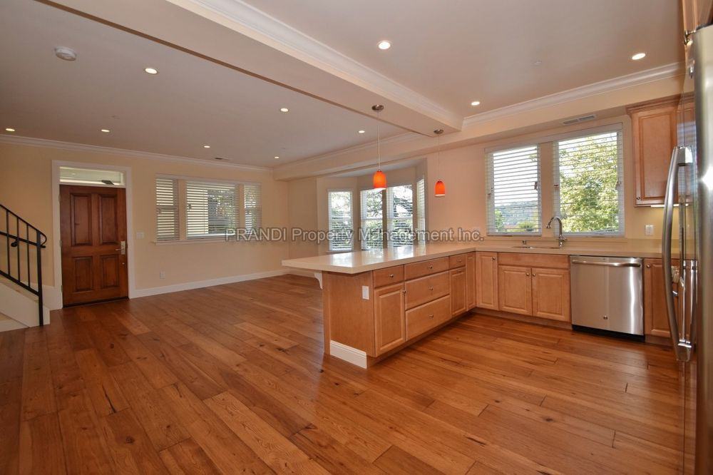 1144 Mission Ave - Photo 3 of 12