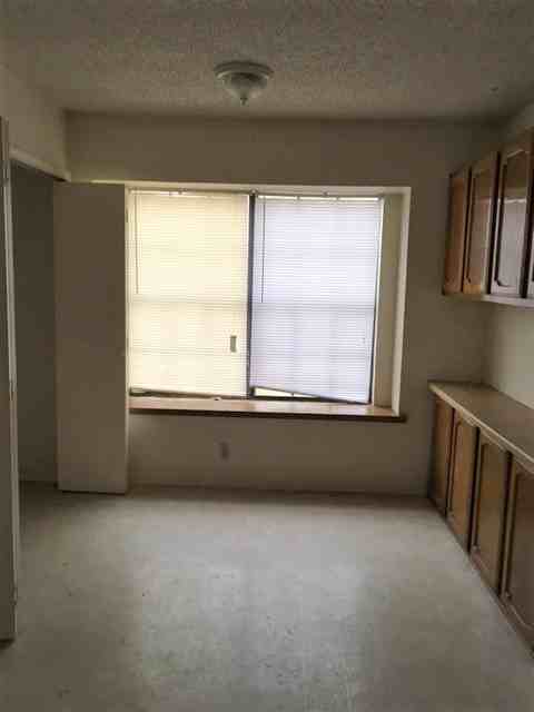 1910 Kingwood Dr - Photo 3 of 9