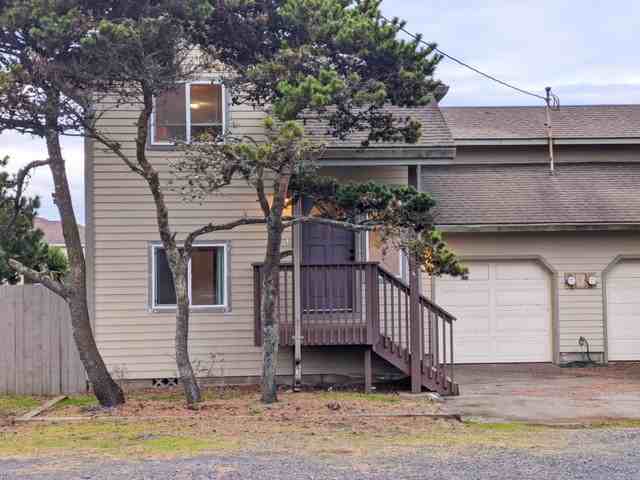 708 Sw Bay St - Photo 2 of 22