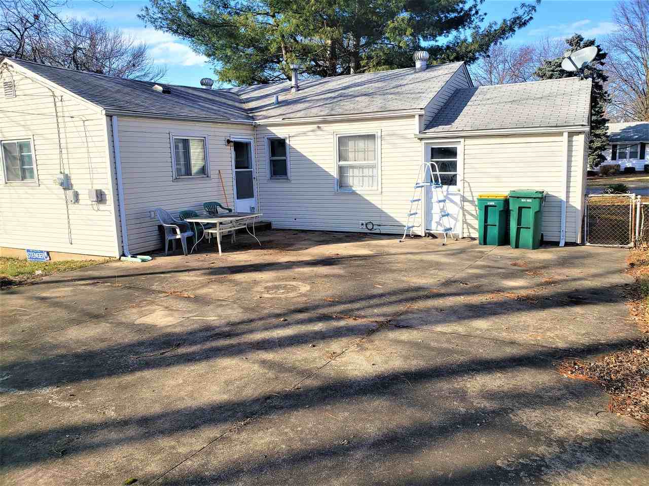 1520 Attica Dr - Photo 2 of 16
