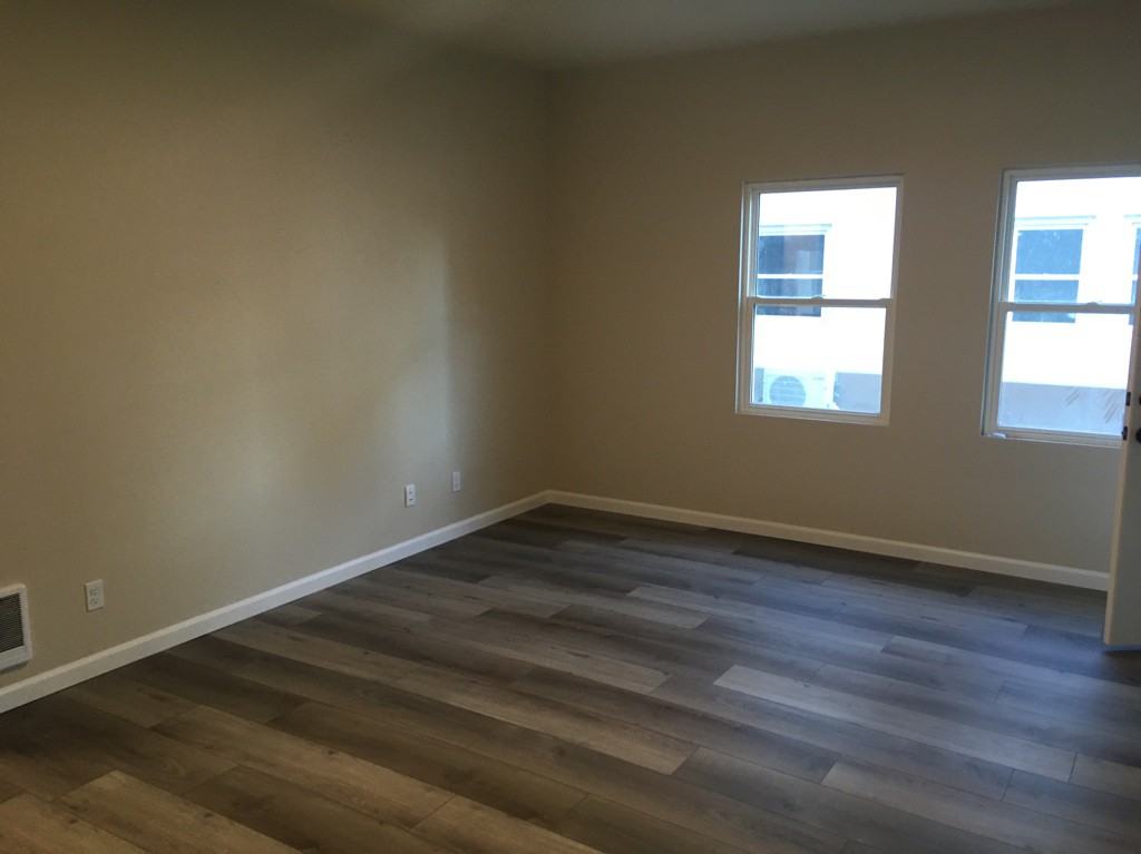 1125 N Main St - Photo 2 of 6