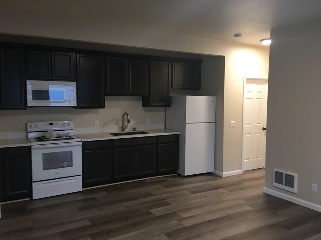 1125 N Main St - Photo 3 of 6