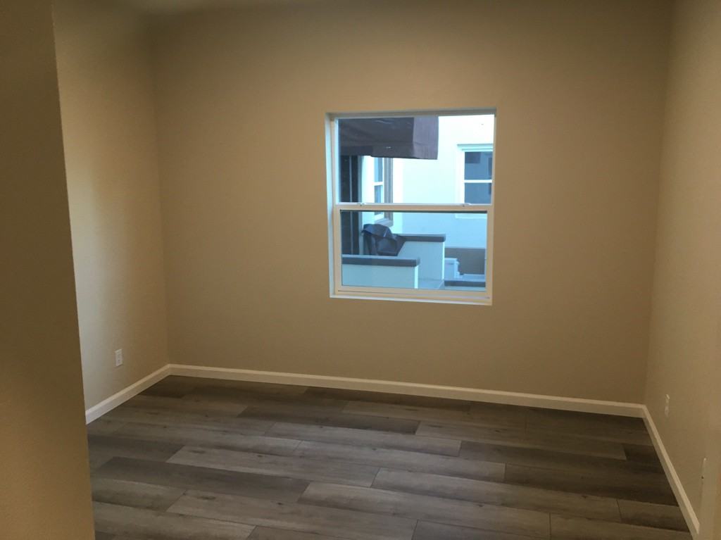 1125 N Main St - Photo 5 of 6