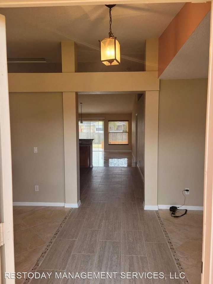 510 Sw Sea Holly Ter - Photo 2 of 13