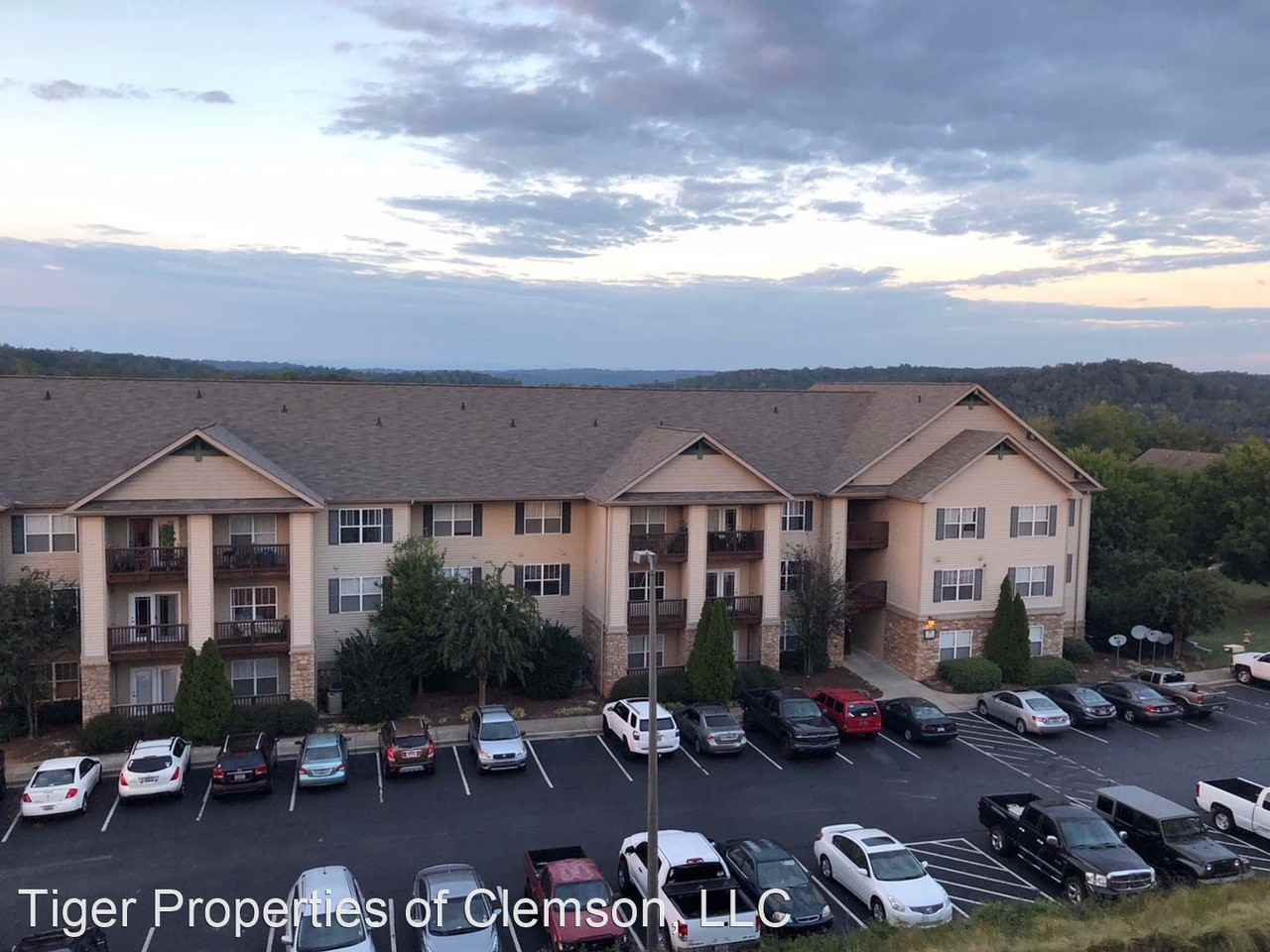 1331 Harts Ridge Dr - Photo 3 of 40