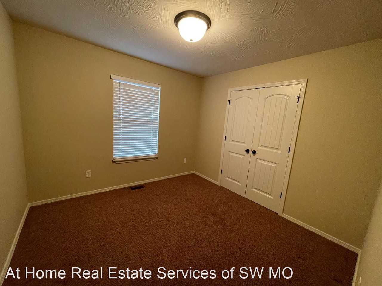 3137 W Golden Valley Ct - Photo 2 of 8
