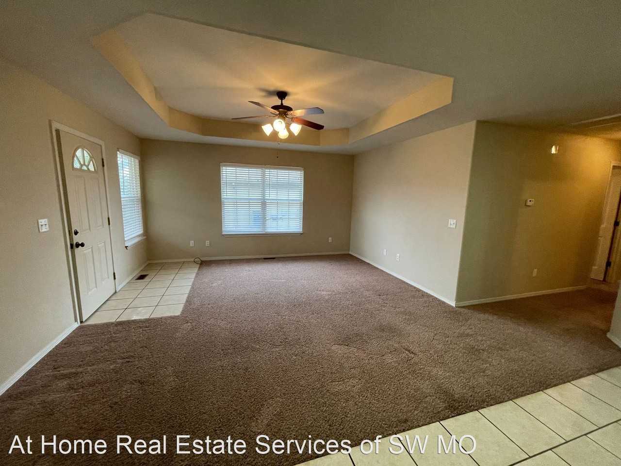 3137 W Golden Valley Ct - Photo 3 of 8