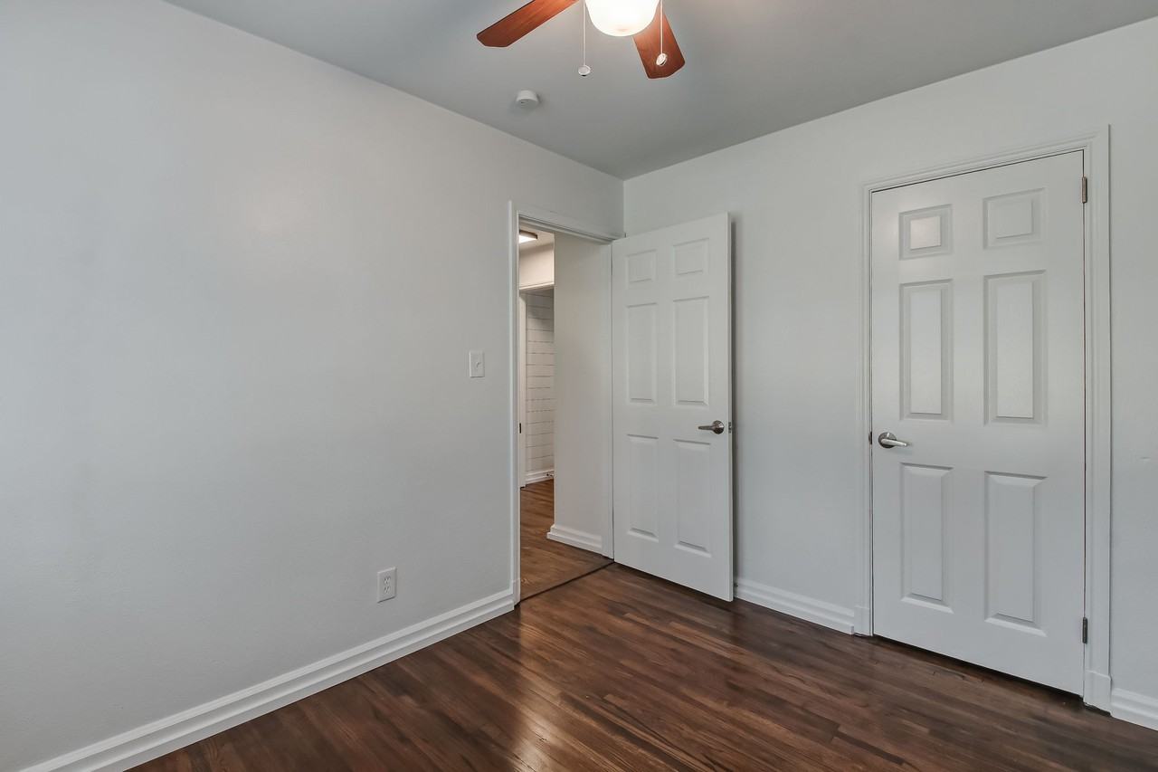 4 W 50th St - Photo 2 of 37