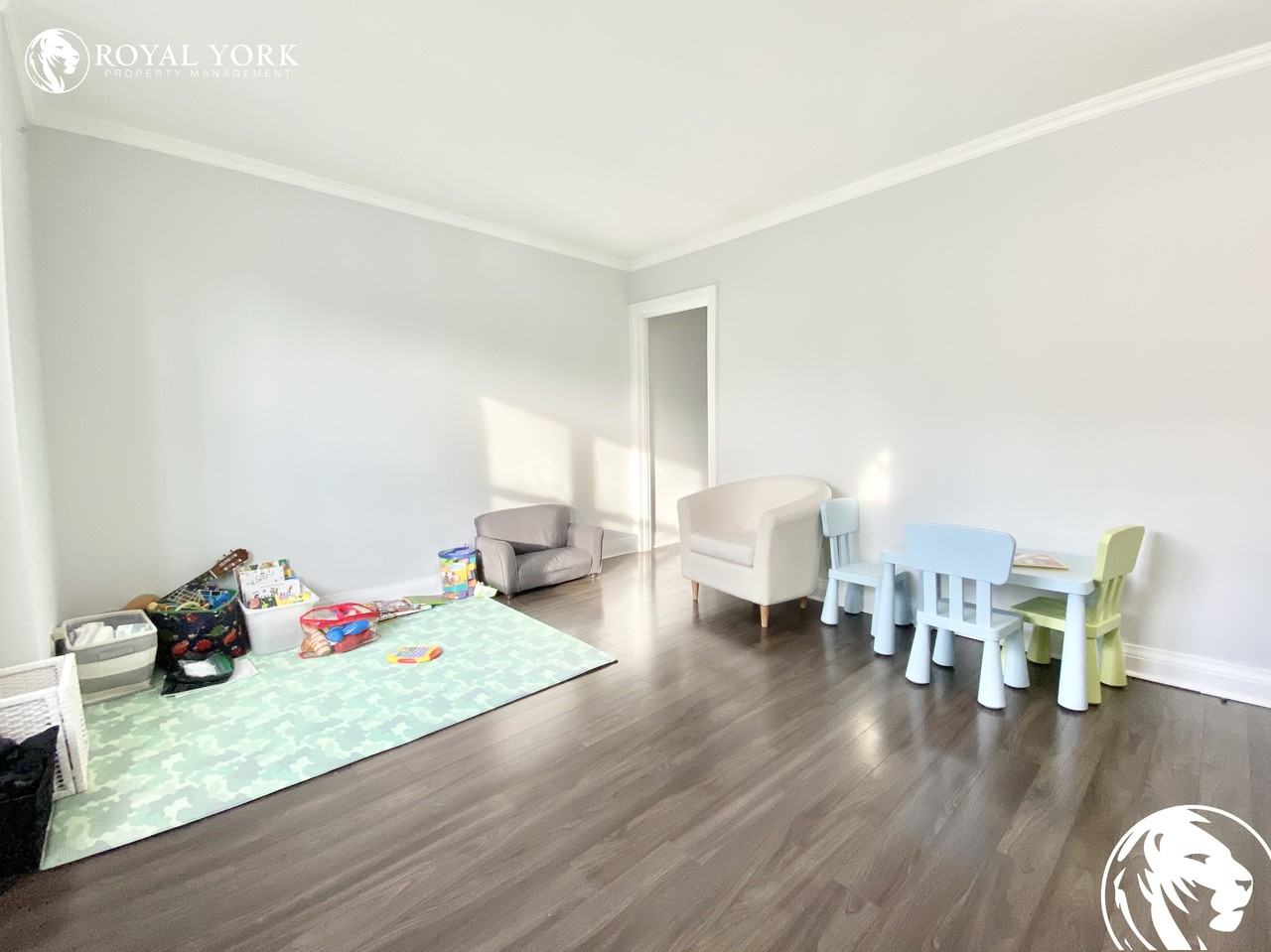 485 Winnett Ave - Photo 3 of 26