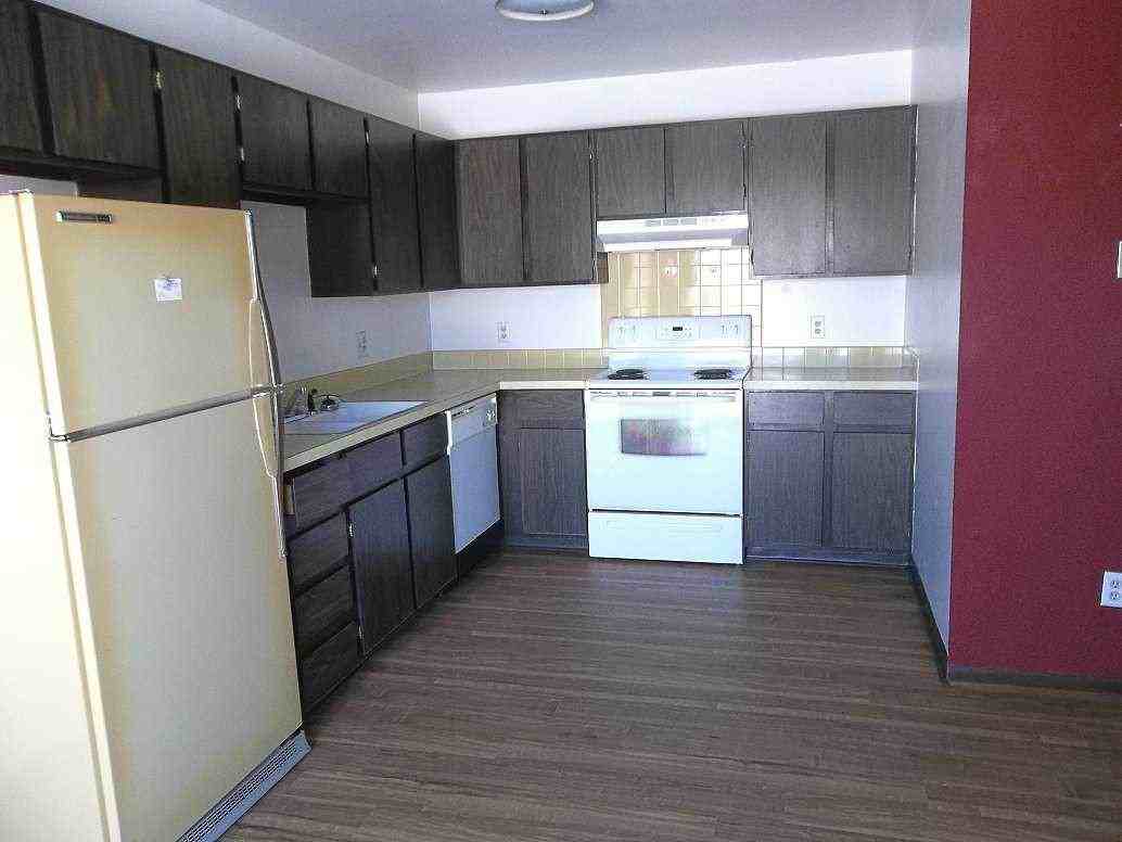 3202 Spruce Dr - Photo 3 of 6