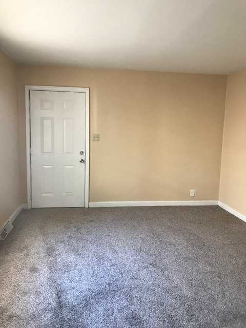 1929 Terrybrook Ln Apt 2 - Photo 3 of 9