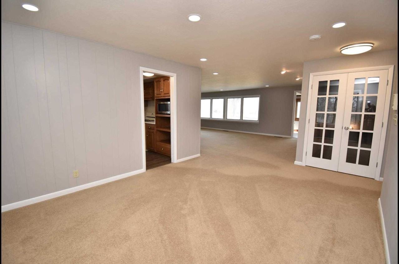 5217 N Prospect Rd - Photo 2 of 30