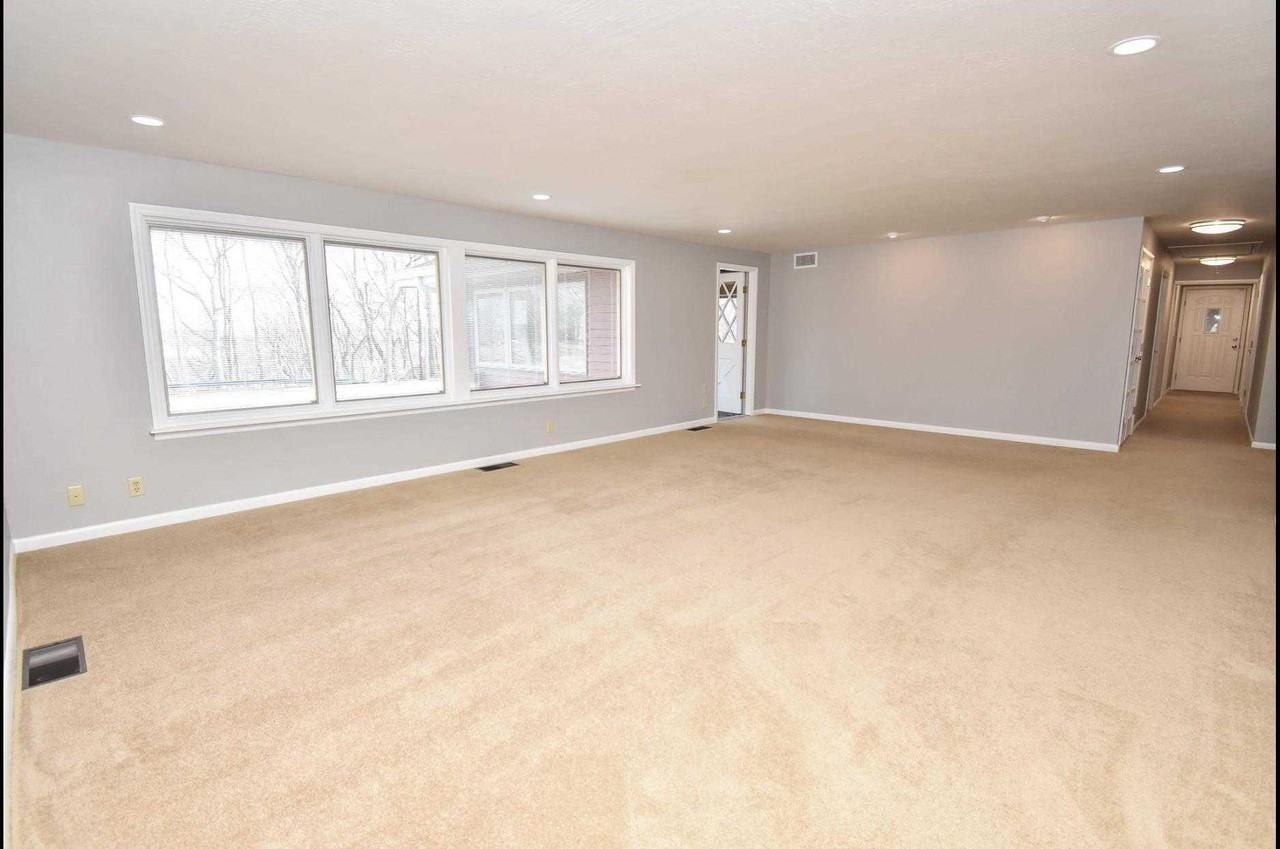 5217 N Prospect Rd - Photo 3 of 30