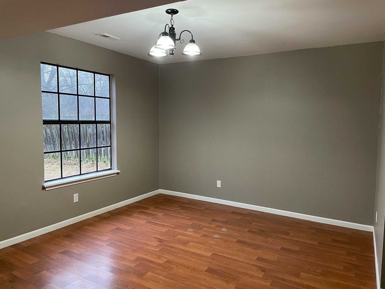 3201 Creekwood Dr - Photo 3 of 15