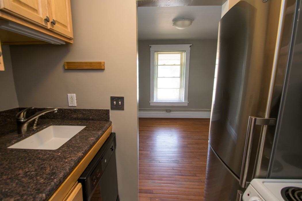 1501 Broadway St - Photo 3 of 50