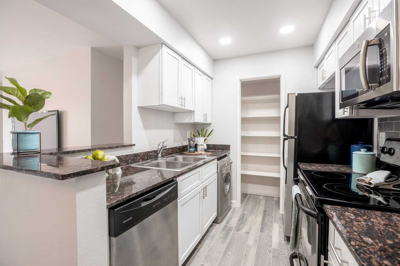 Onnix Apartments - Photo 5 of 50