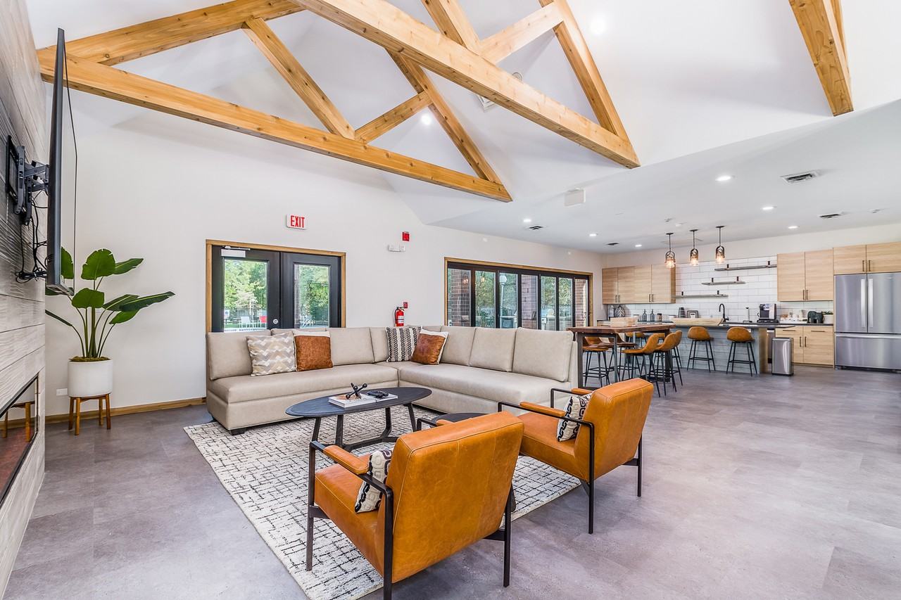 Deer Valley Apartments - Photo 2 of 33