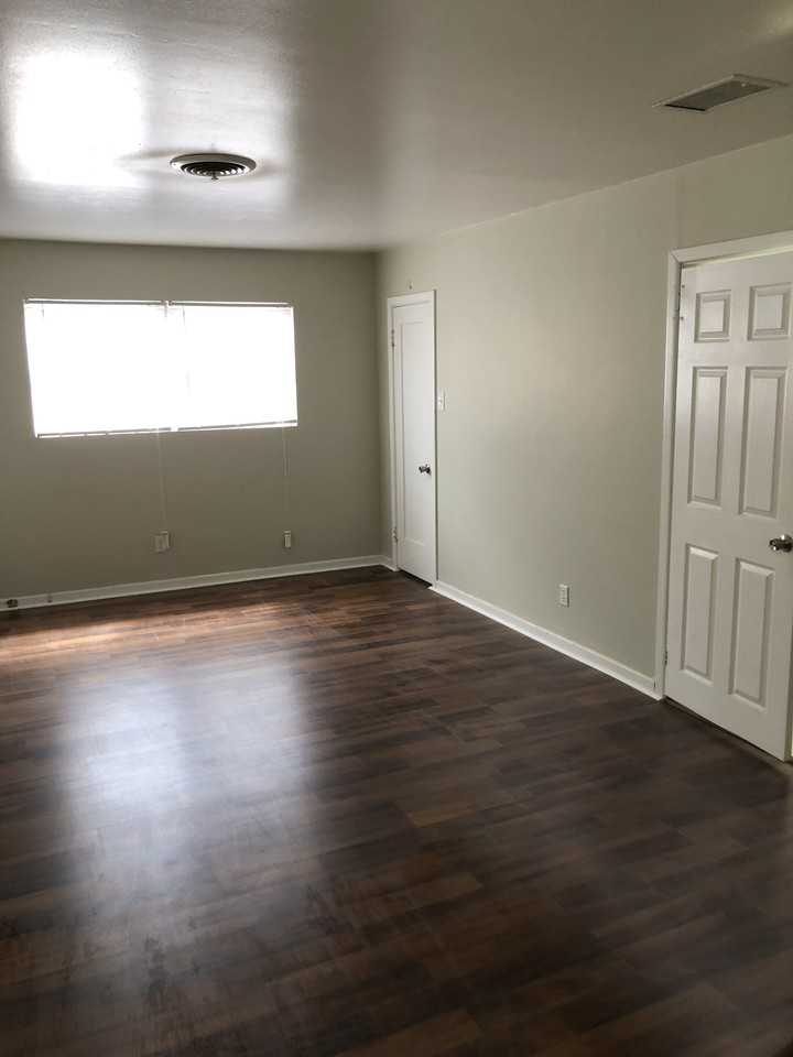 1111 Sycamore Street - Photo 4 of 17