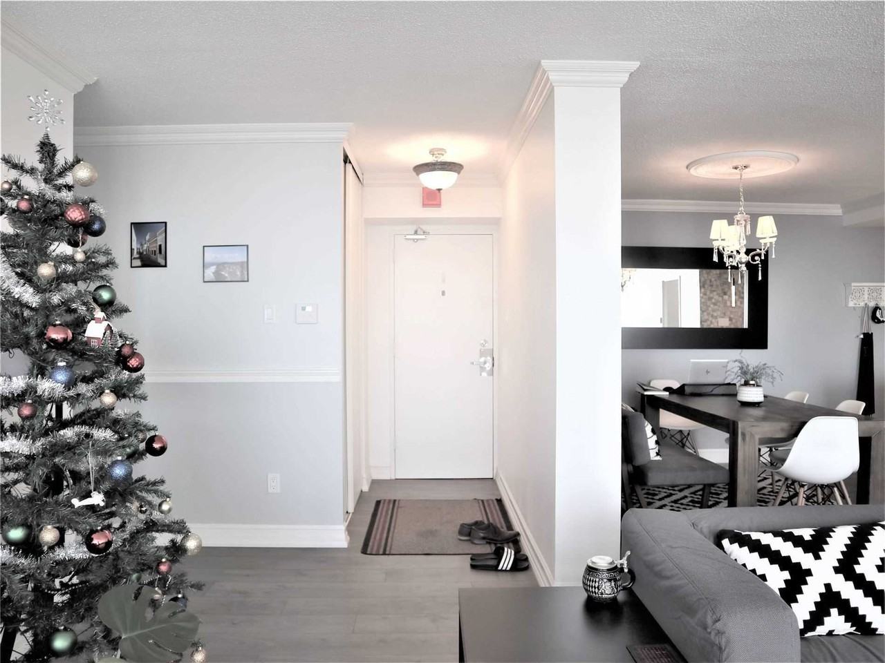 20 Mississauga Valley Boulevard - Photo 3 of 27