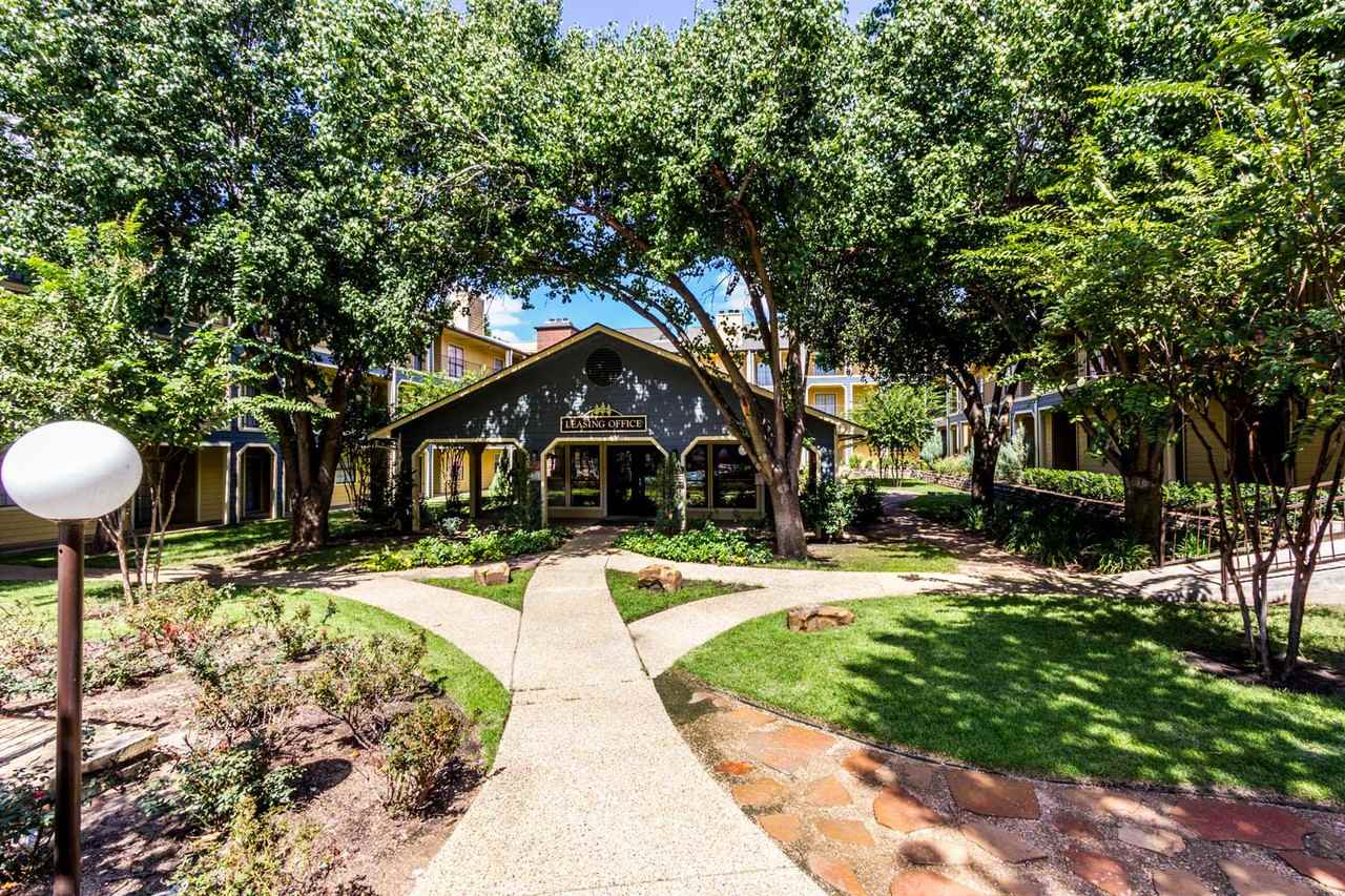 Forest Hills Apartments - Photo 3 of 50