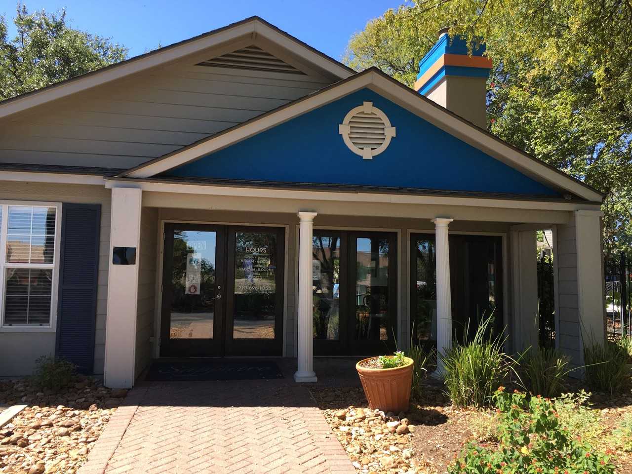 Sapphire - Photo 7 of 38