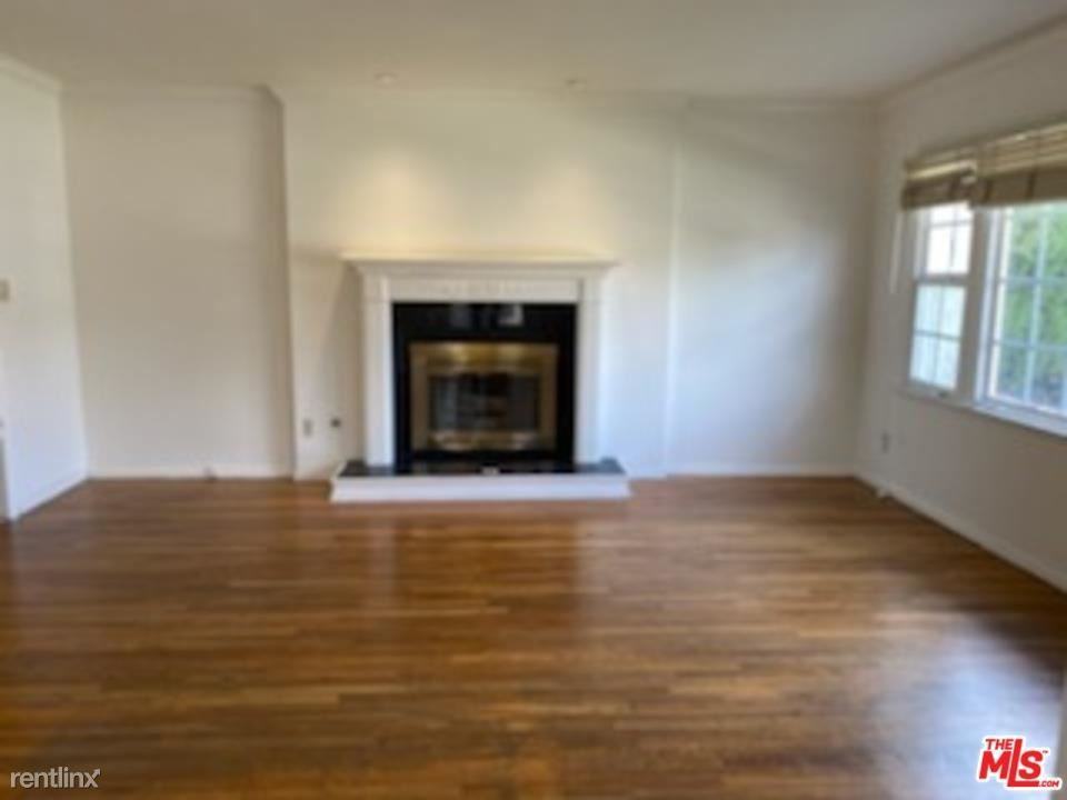 17600 Calvert St - Photo 2 of 8