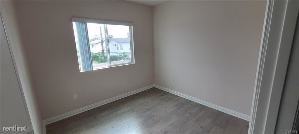 11606 Hamlin St #5 - Photo 2 of 10