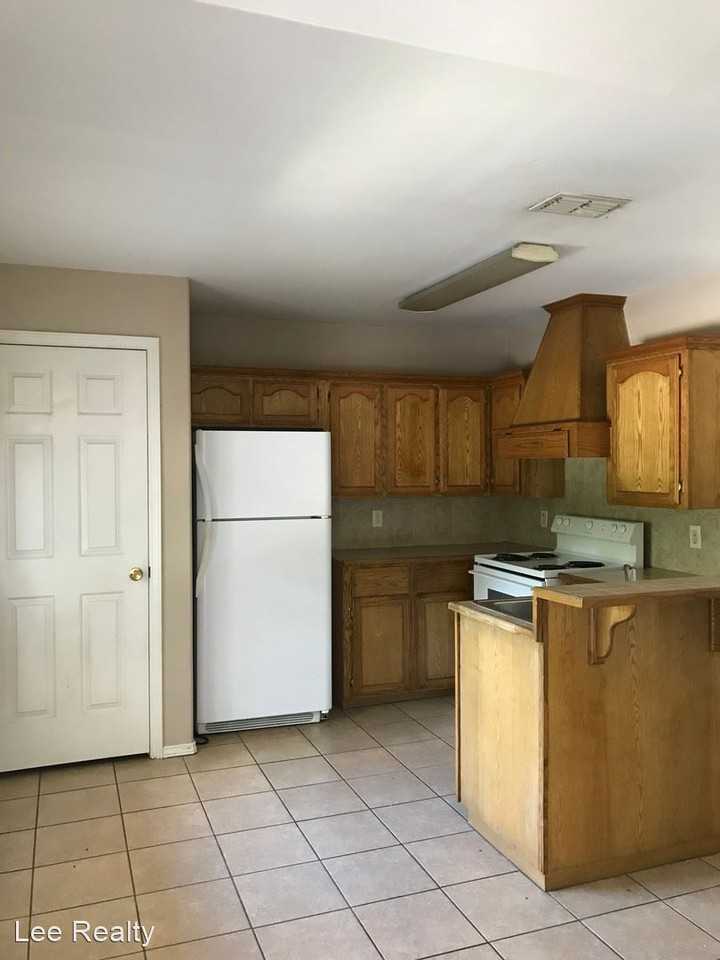 503 N.  11TH St. - Photo 2 of 5