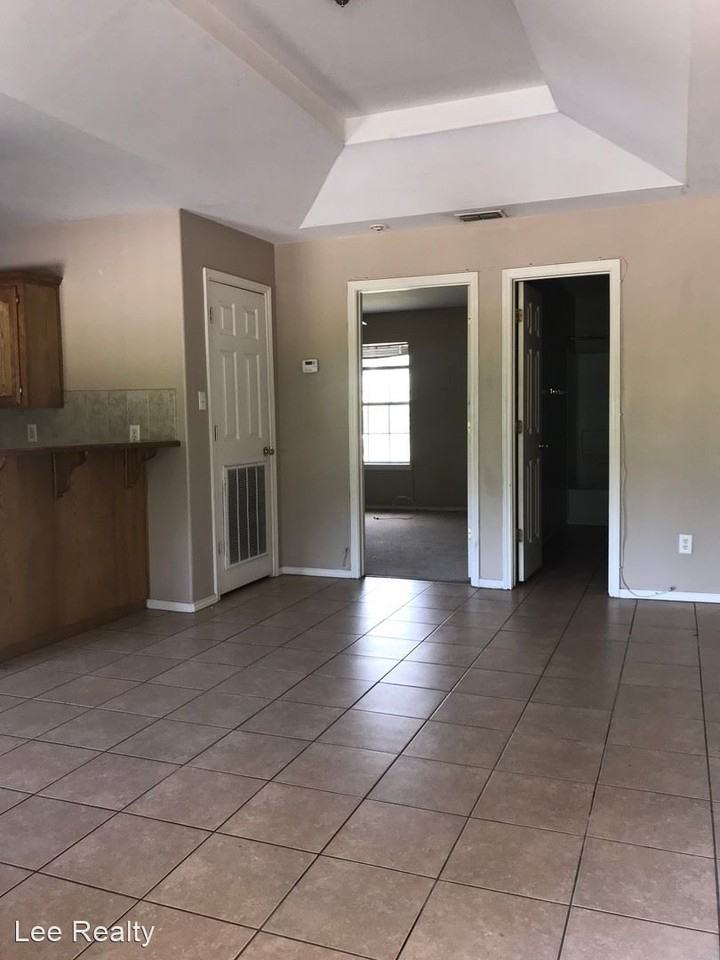 503 N.  11TH St. - Photo 3 of 5