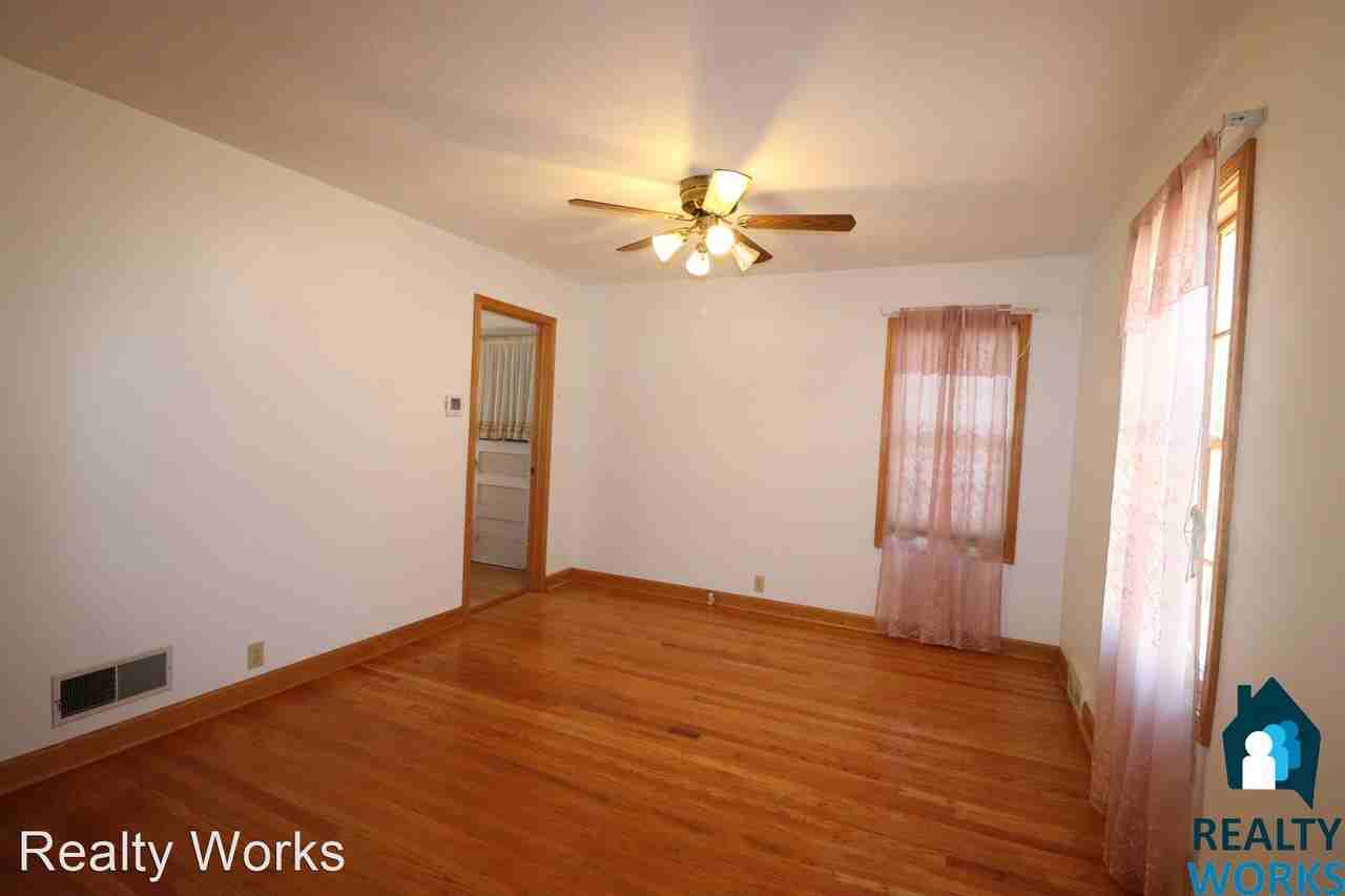 3831 Garfield St - Photo 2 of 9