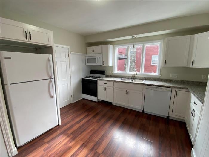 14 Doran Ave - Photo 2 of 17