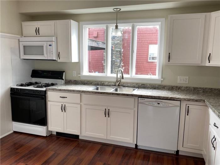 14 Doran Ave - Photo 3 of 17