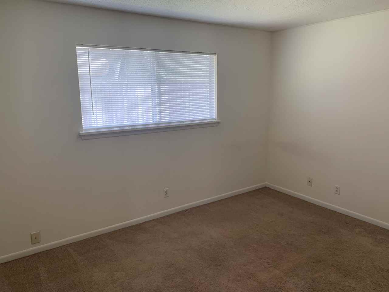 322 Pelham Rd - Photo 3 of 7