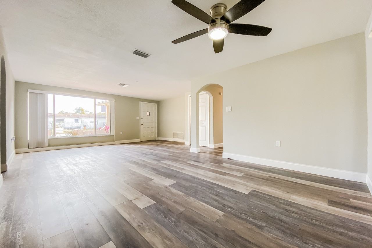 1649 Dartmouth Dr - Photo 2 of 15