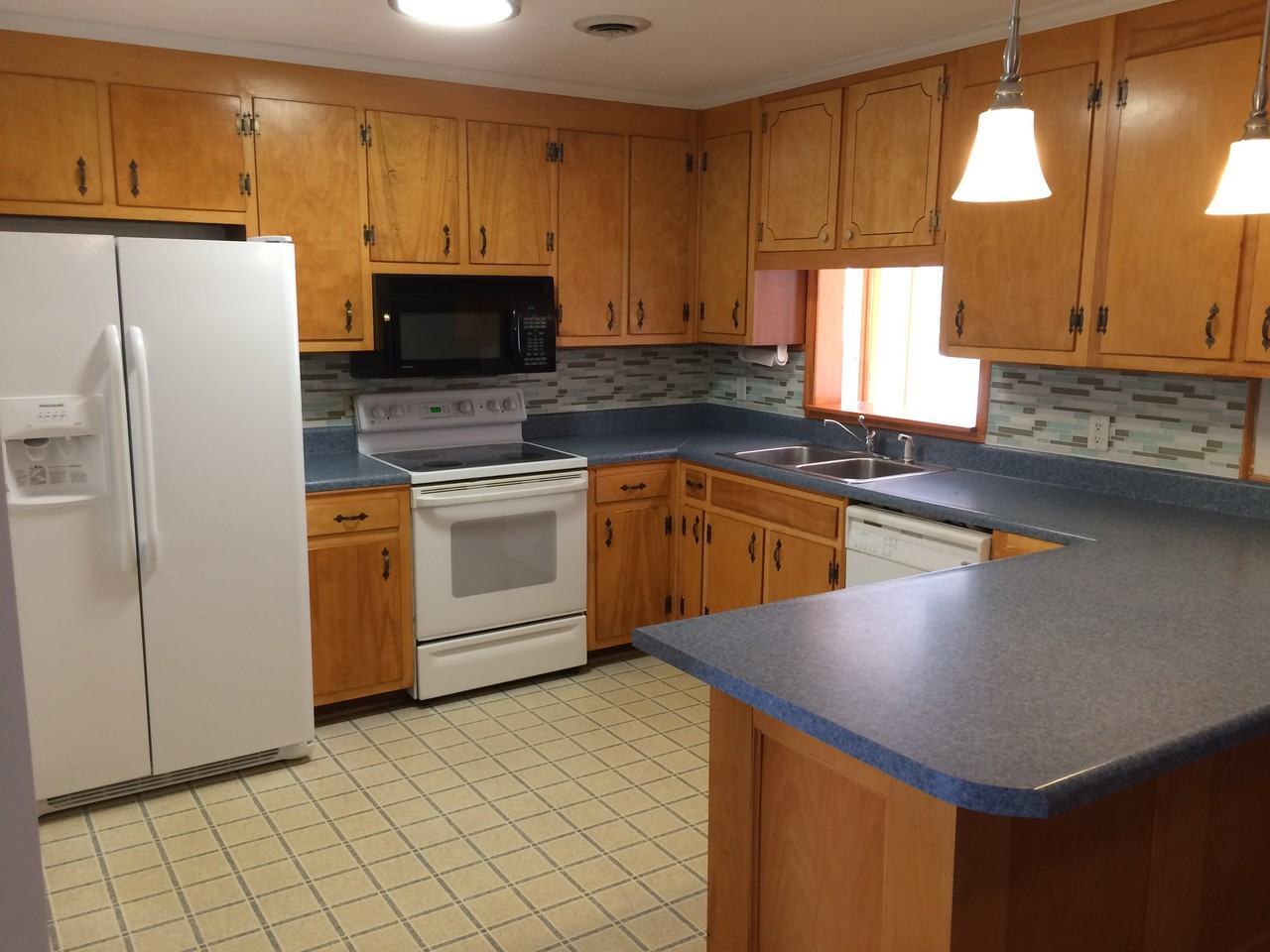 107 Dawson Cres - Photo 3 of 20