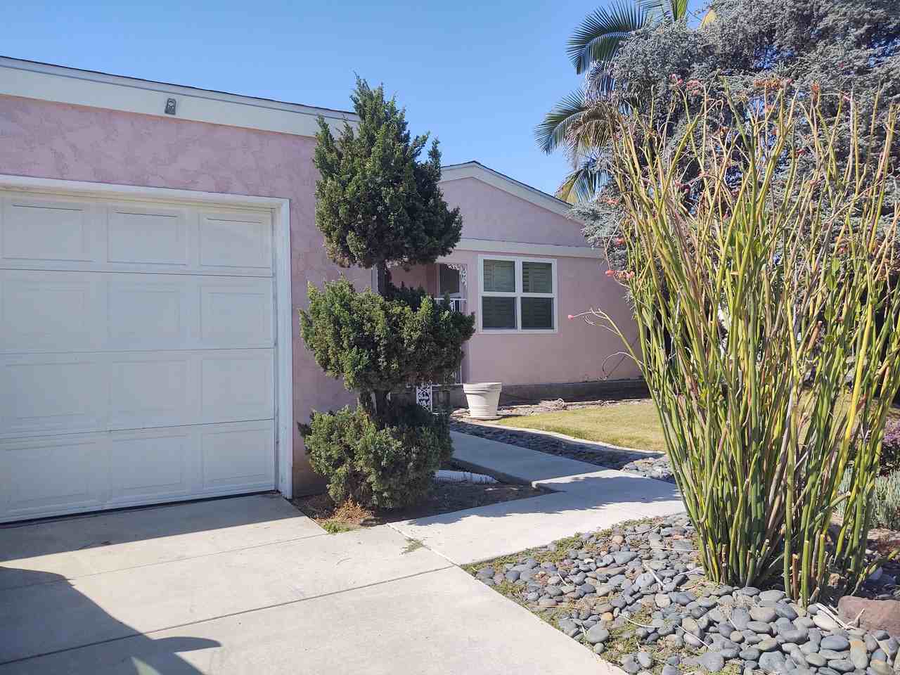 5221 Remington Rd - Photo 2 of 27