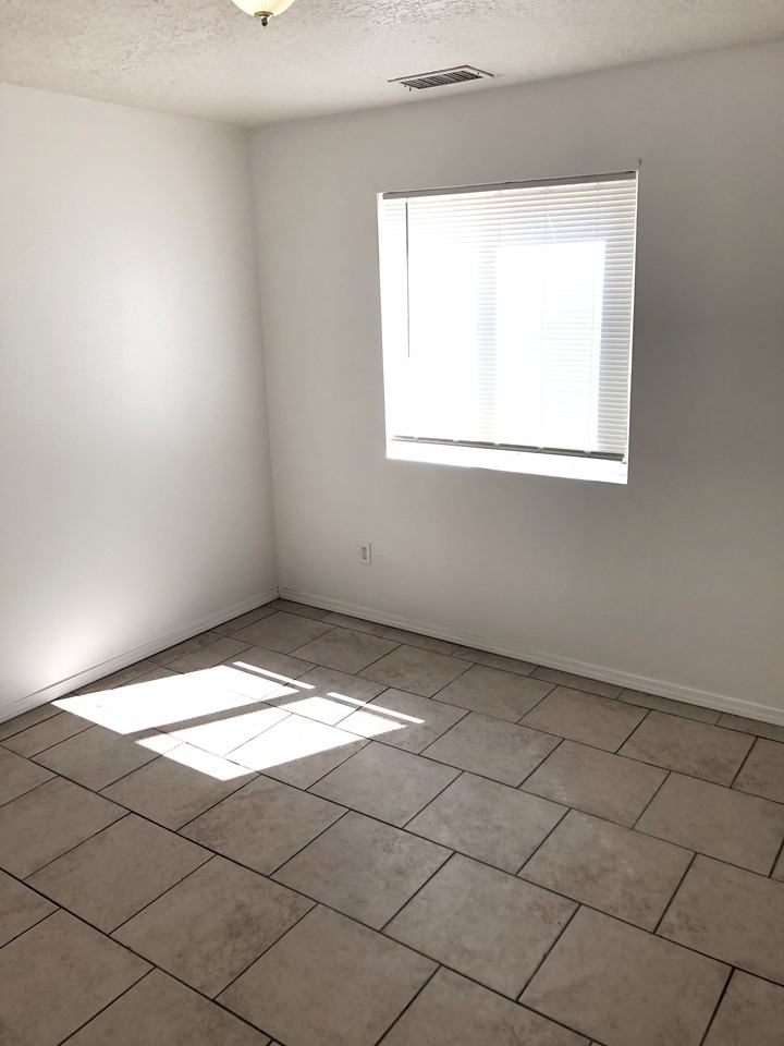 3413 Vail Ave Se - Photo 6 of 17